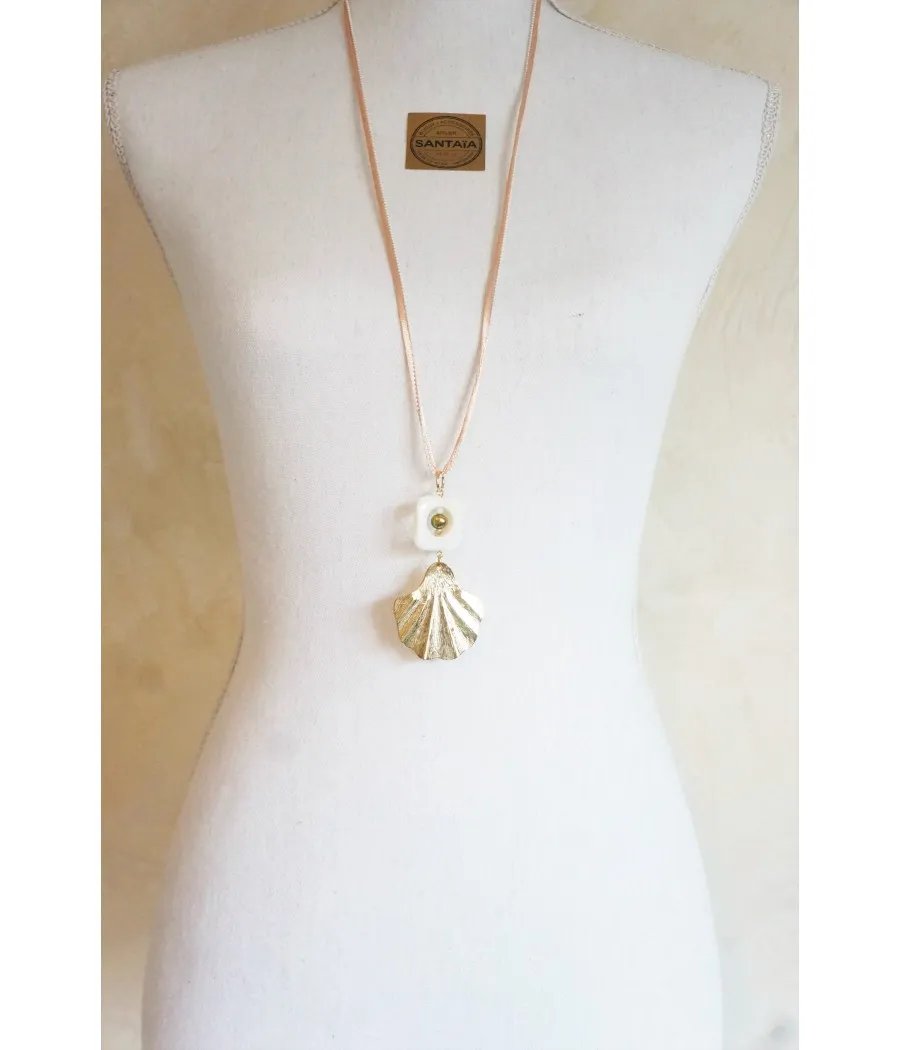 COLLIER CHAîNETTE FIL ROSE SAUMON COQUILLE DOREE NACRE PERLE EAU DOUCE