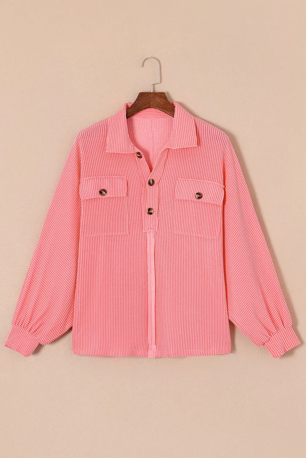 Haut Henley rose avec poche à rabat et cordon de serrage