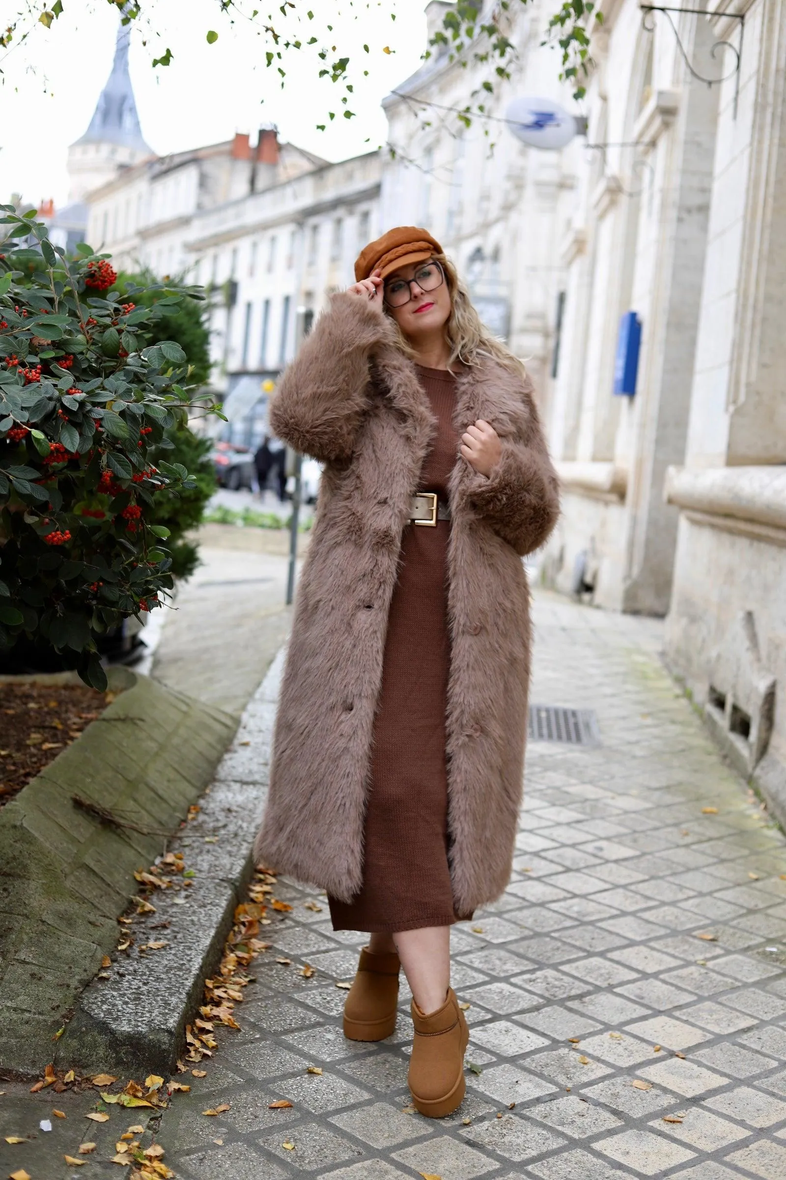 Manteau Long en Fausse Fourrure Taupe – légance et Confort