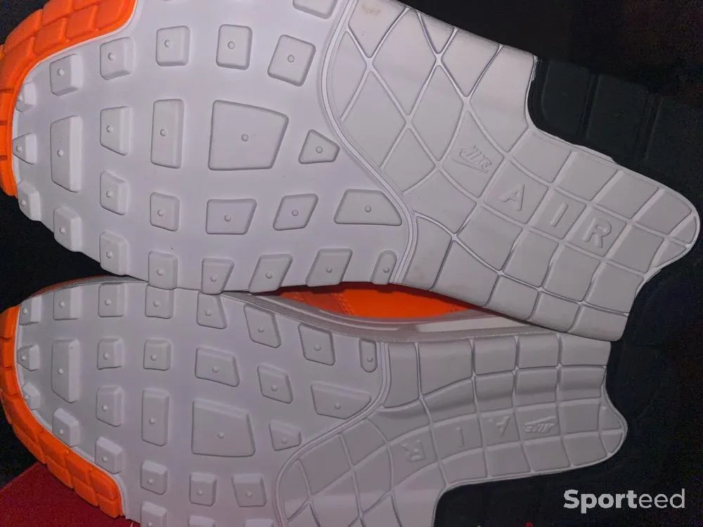 Nike air max 1 LX total orange 37.5/6.5us neuf Ajouté le : 19/12/2023