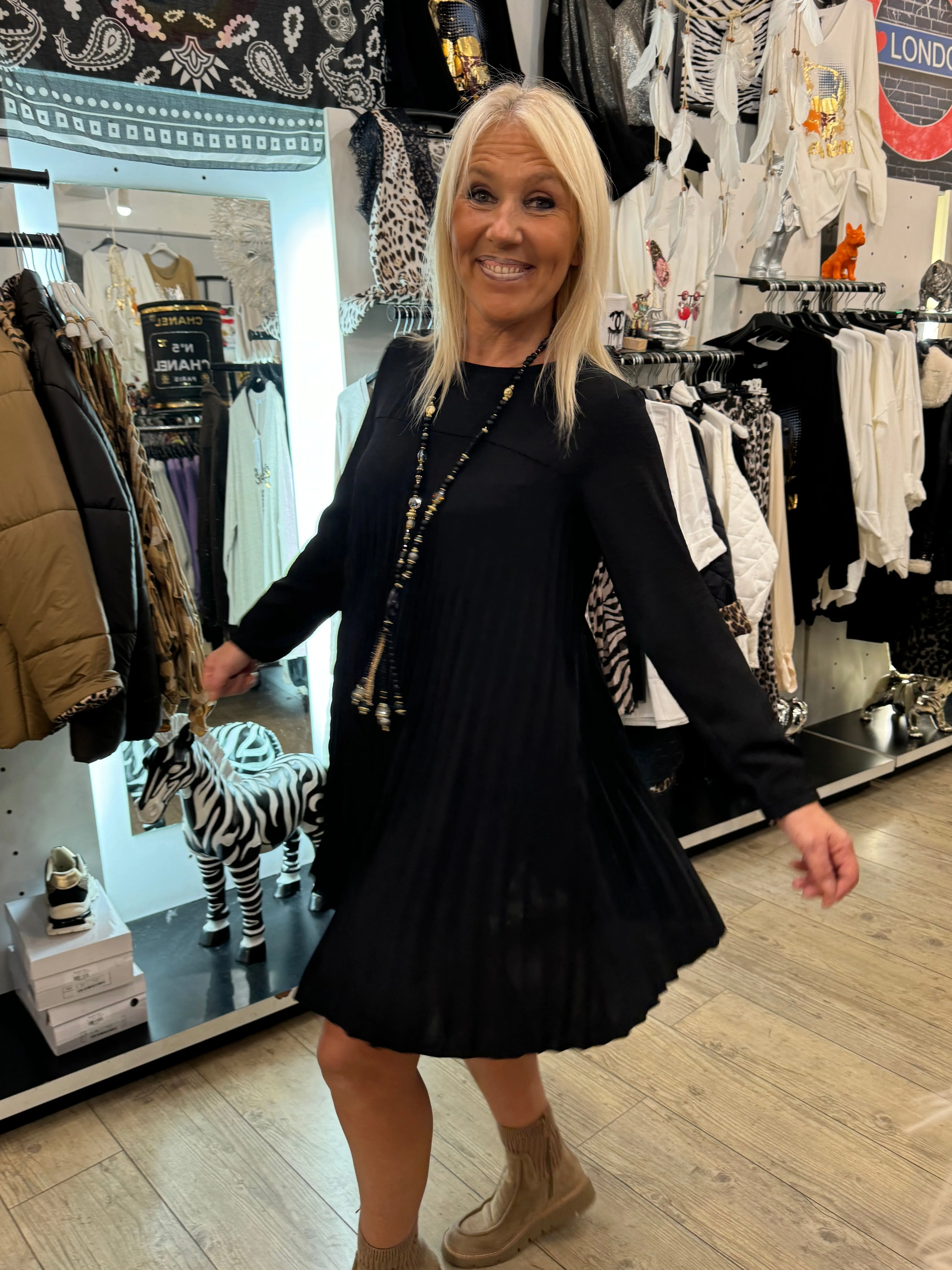 Robe plissée noire